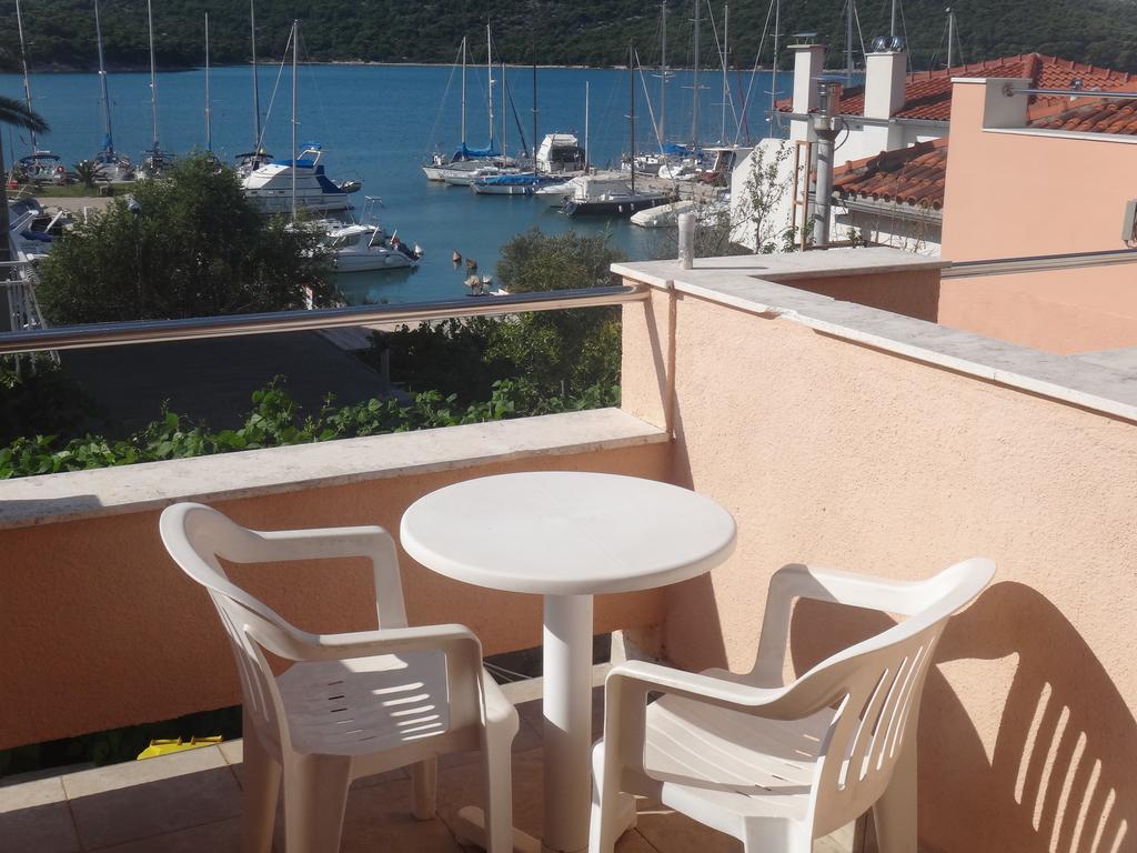 Apartments Pavlov Tisno Quarto foto